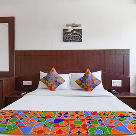 Hotel Shirdi Sai Wada Bagian luar foto