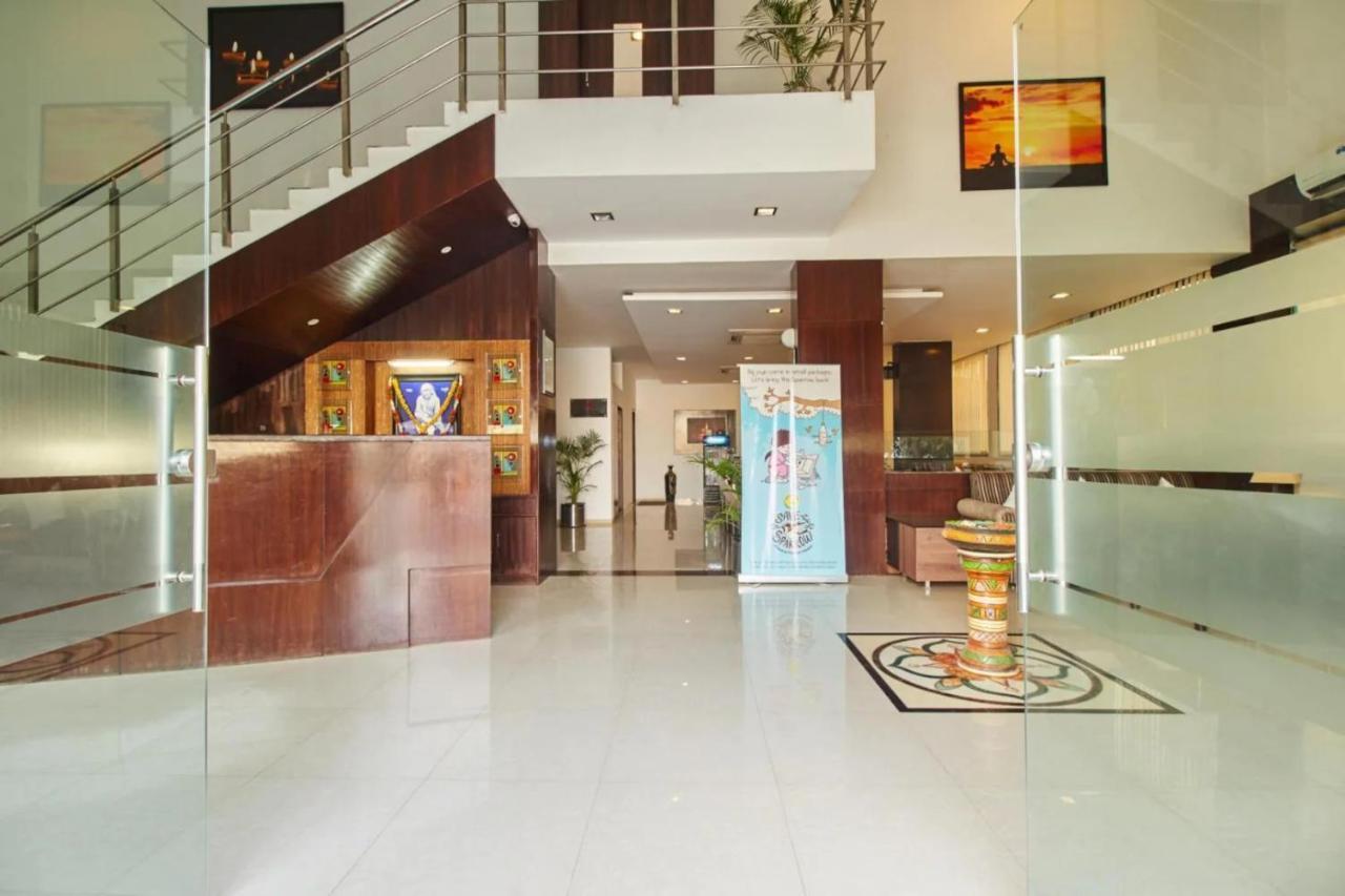 Hotel Shirdi Sai Wada Bagian luar foto