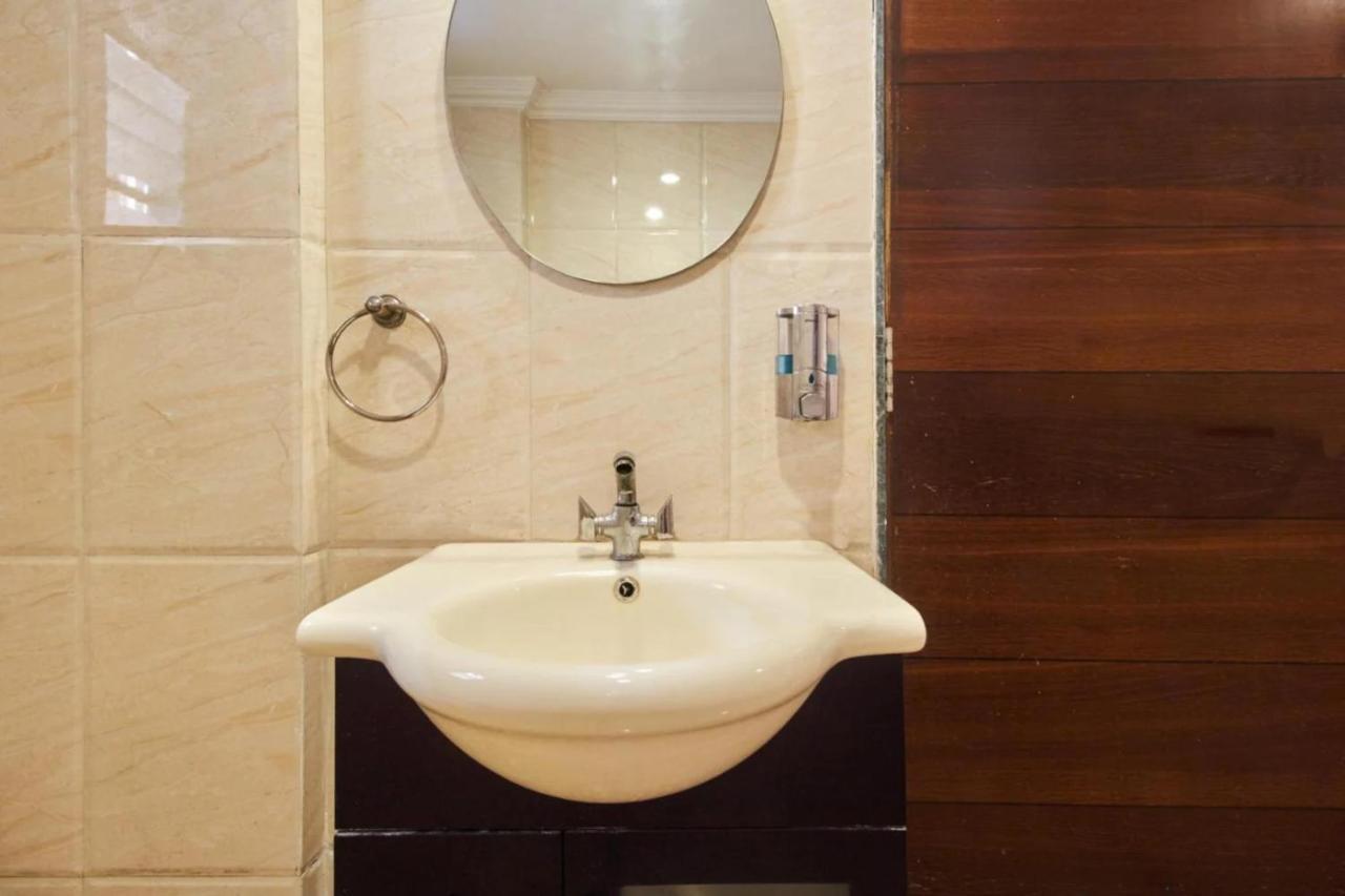 Hotel Shirdi Sai Wada Bagian luar foto