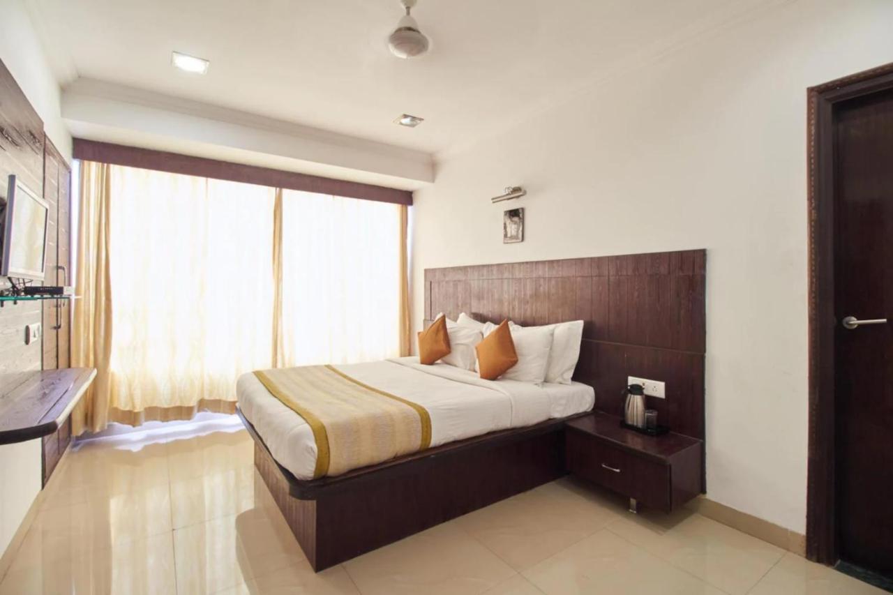 Hotel Shirdi Sai Wada Bagian luar foto