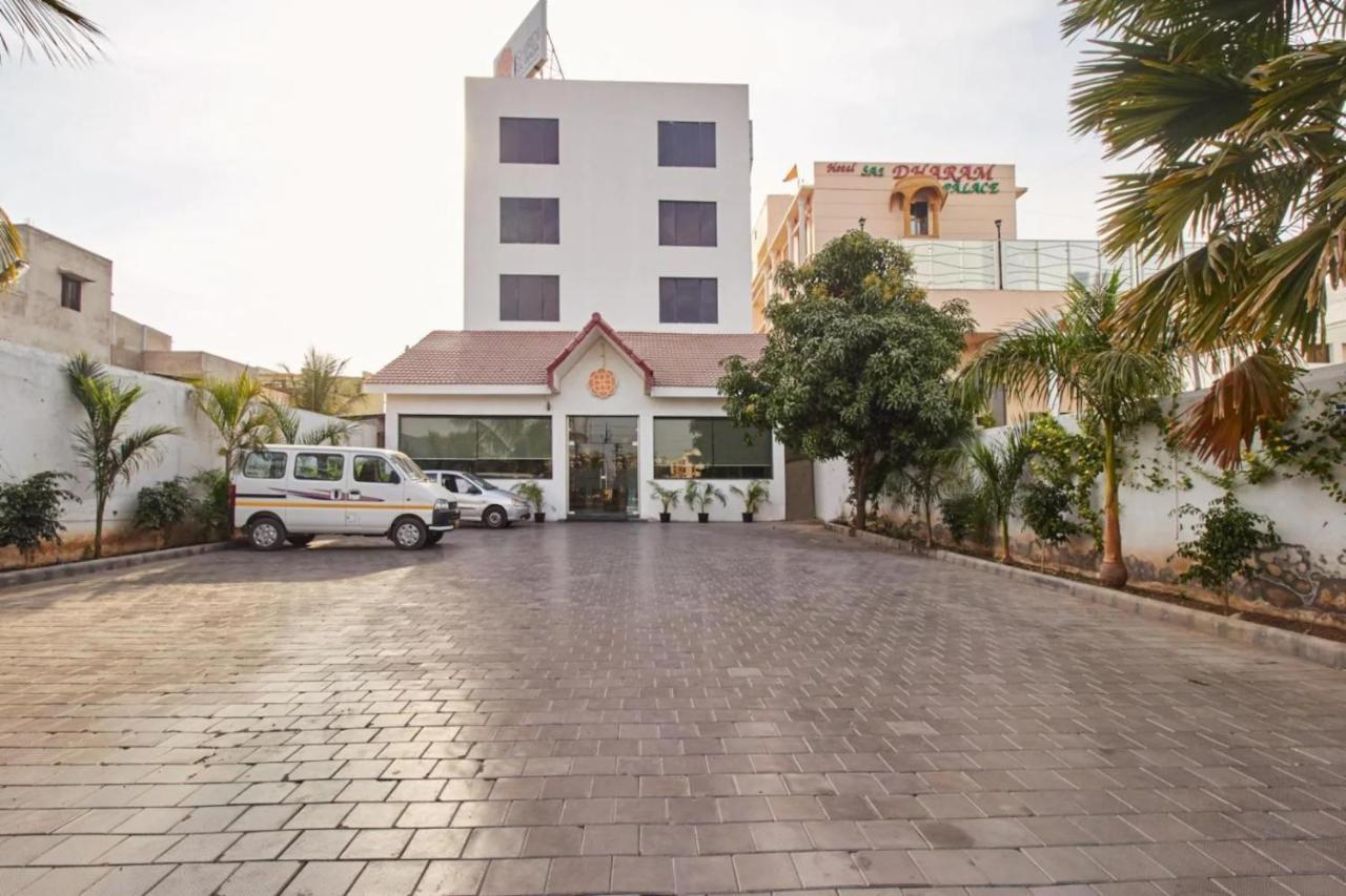 Hotel Shirdi Sai Wada Bagian luar foto