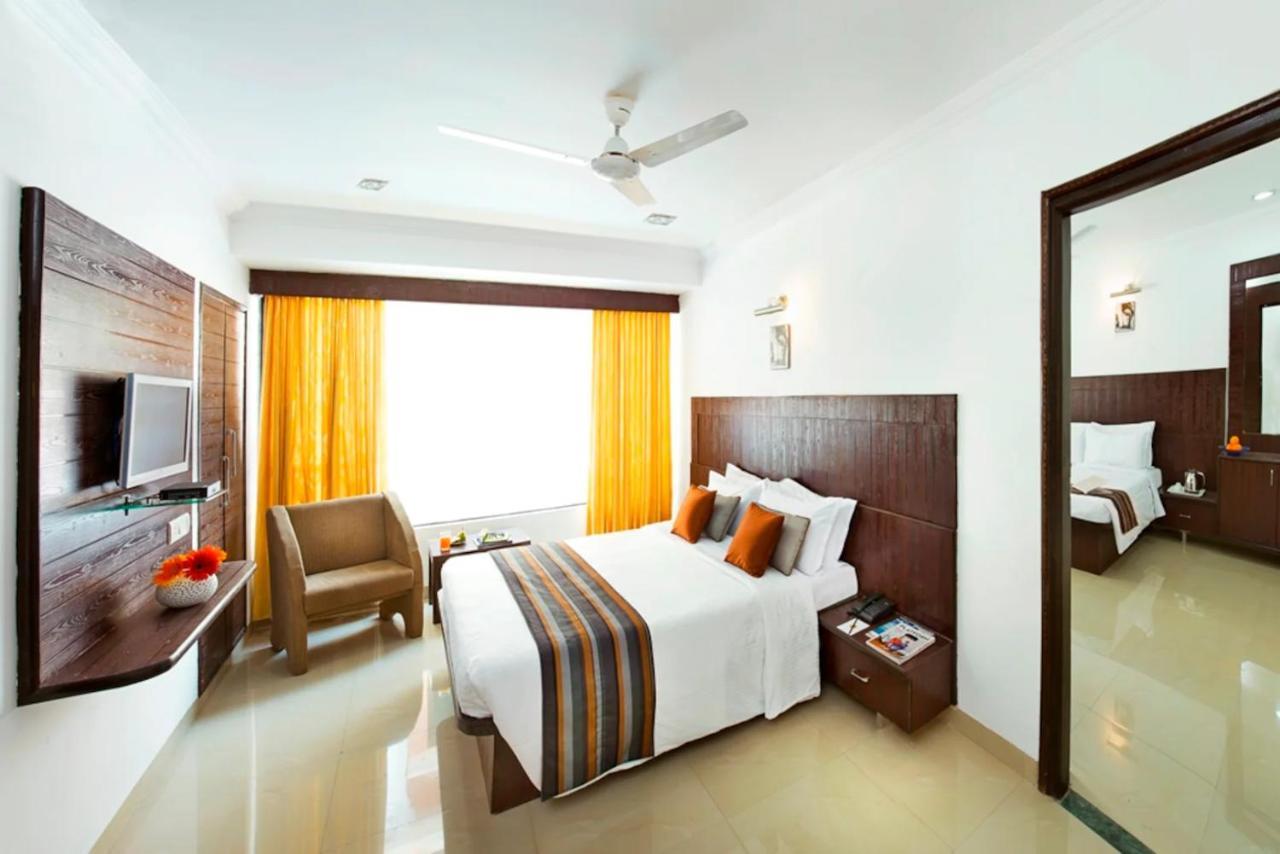 Hotel Shirdi Sai Wada Bagian luar foto