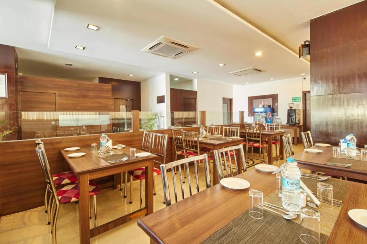 Hotel Shirdi Sai Wada Bagian luar foto