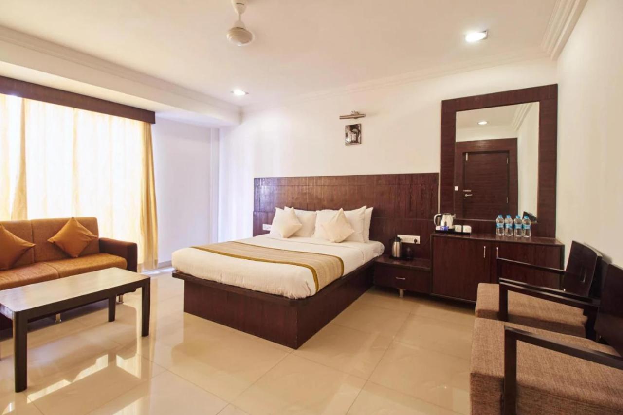 Hotel Shirdi Sai Wada Bagian luar foto