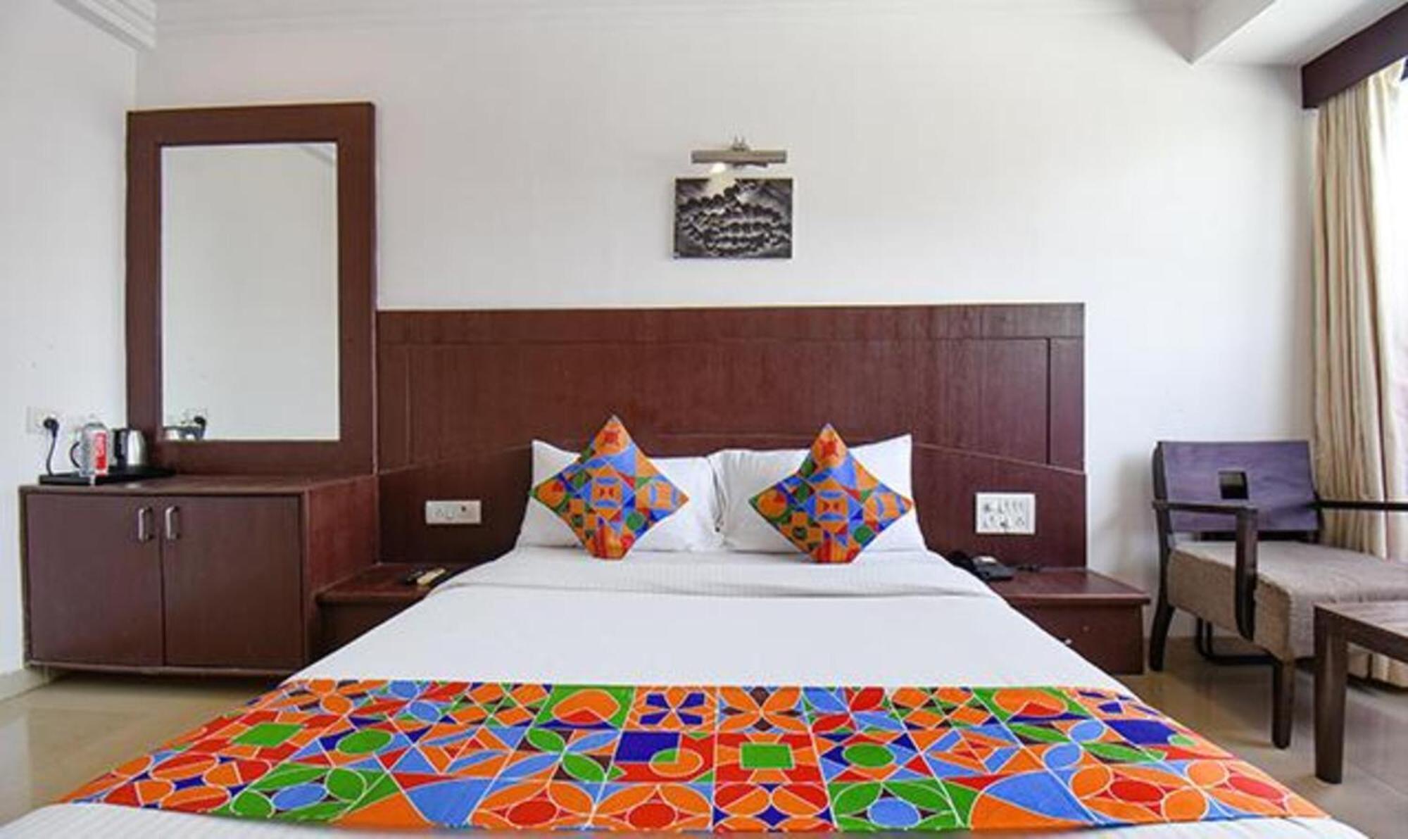 Hotel Shirdi Sai Wada Bagian luar foto
