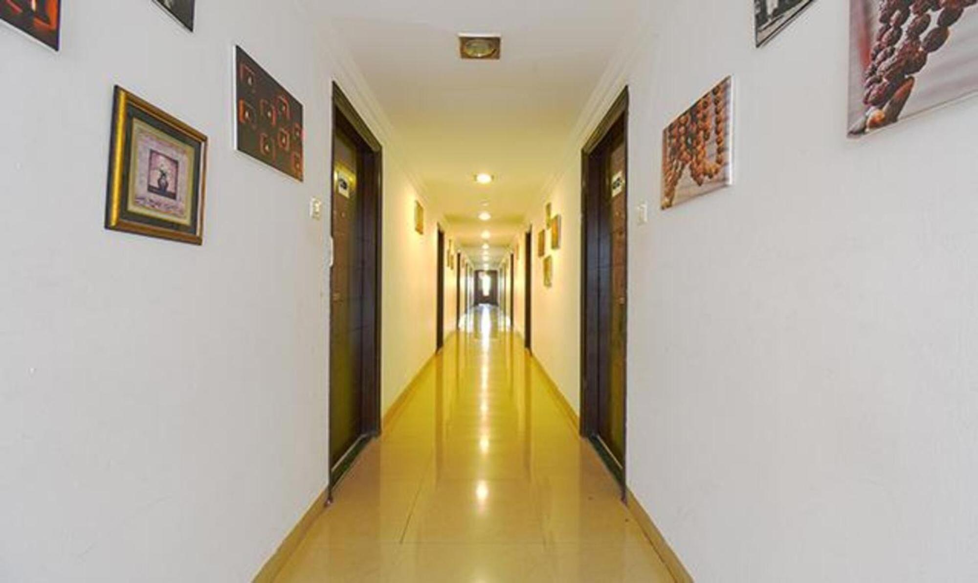 Hotel Shirdi Sai Wada Bagian luar foto