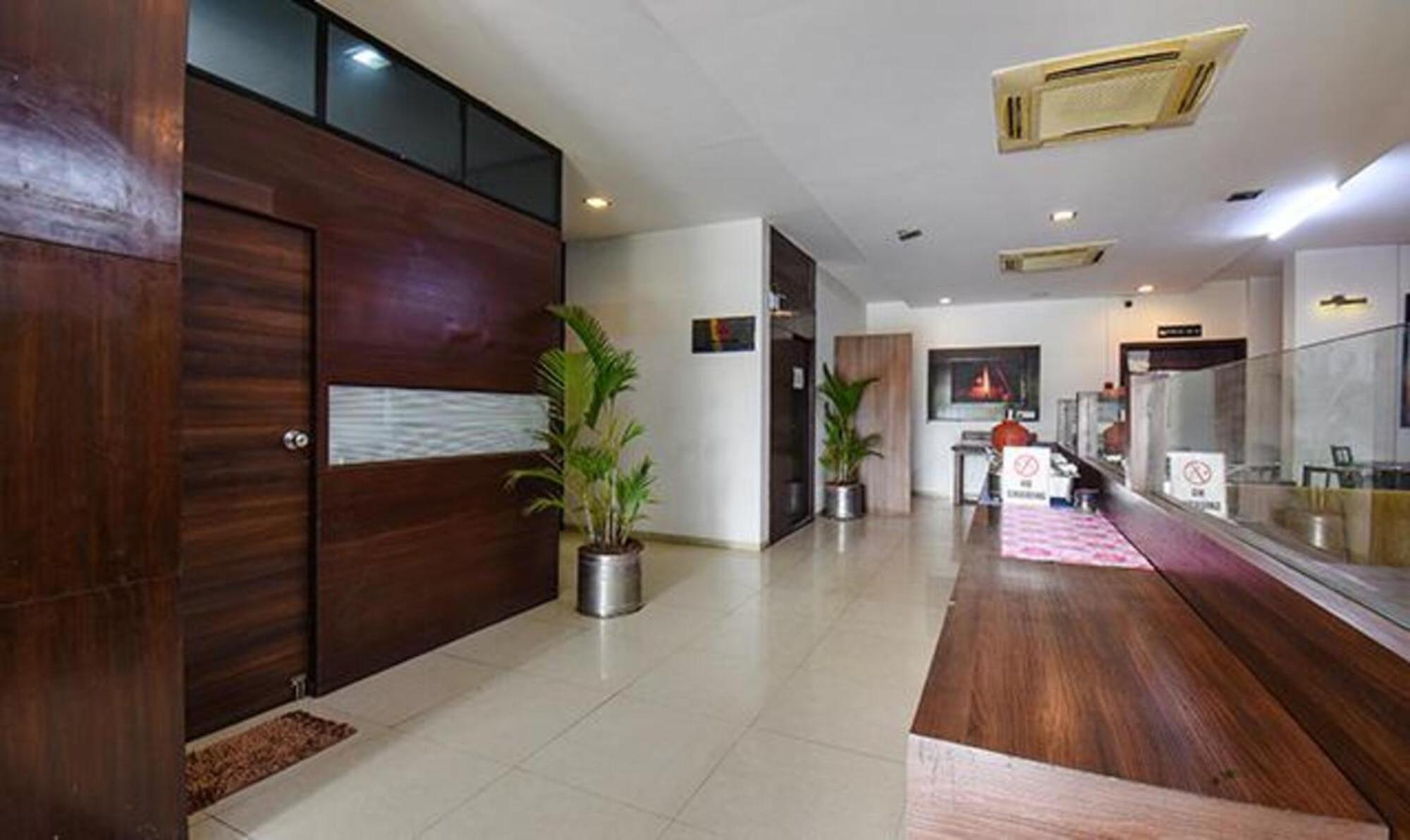 Hotel Shirdi Sai Wada Bagian luar foto