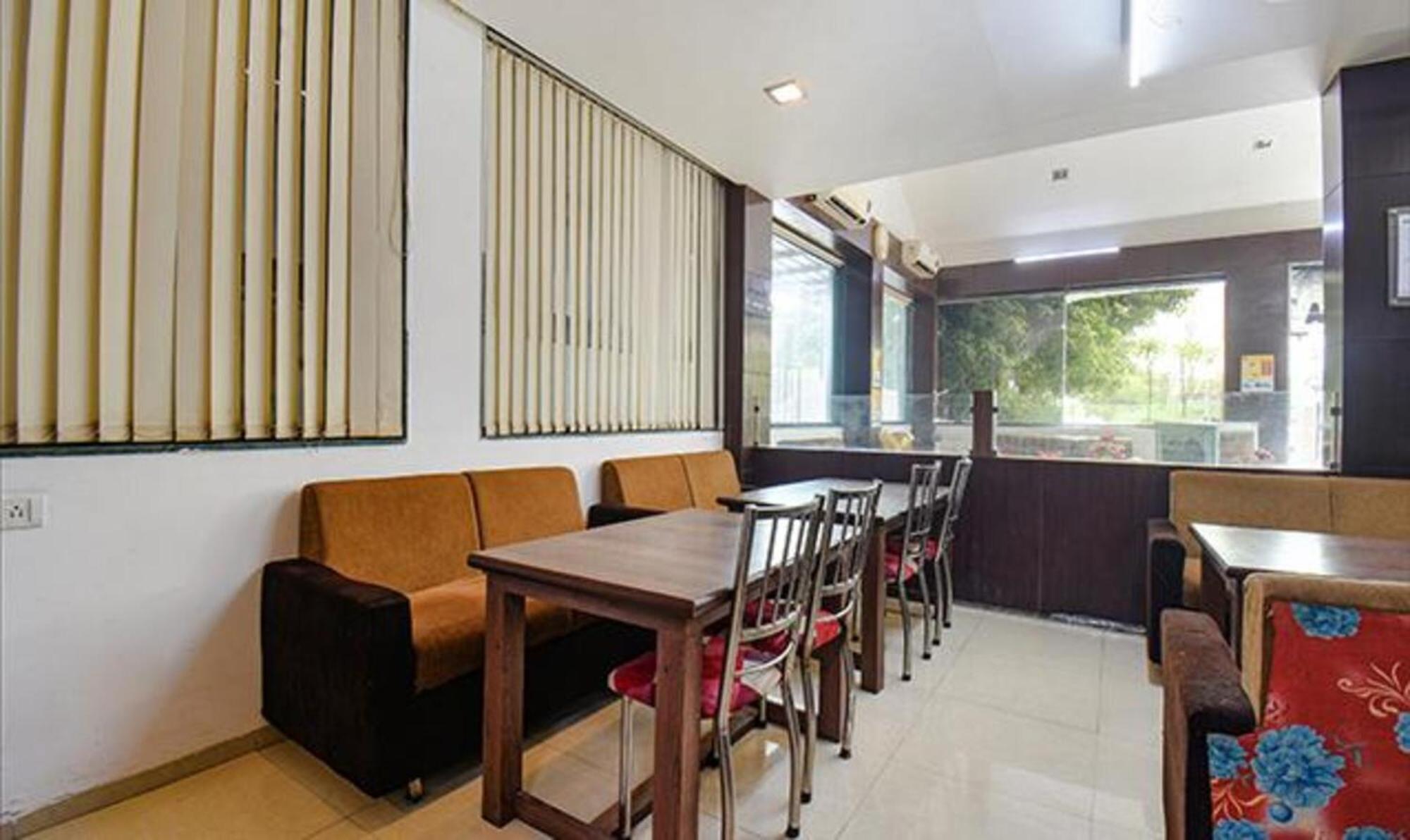 Hotel Shirdi Sai Wada Bagian luar foto