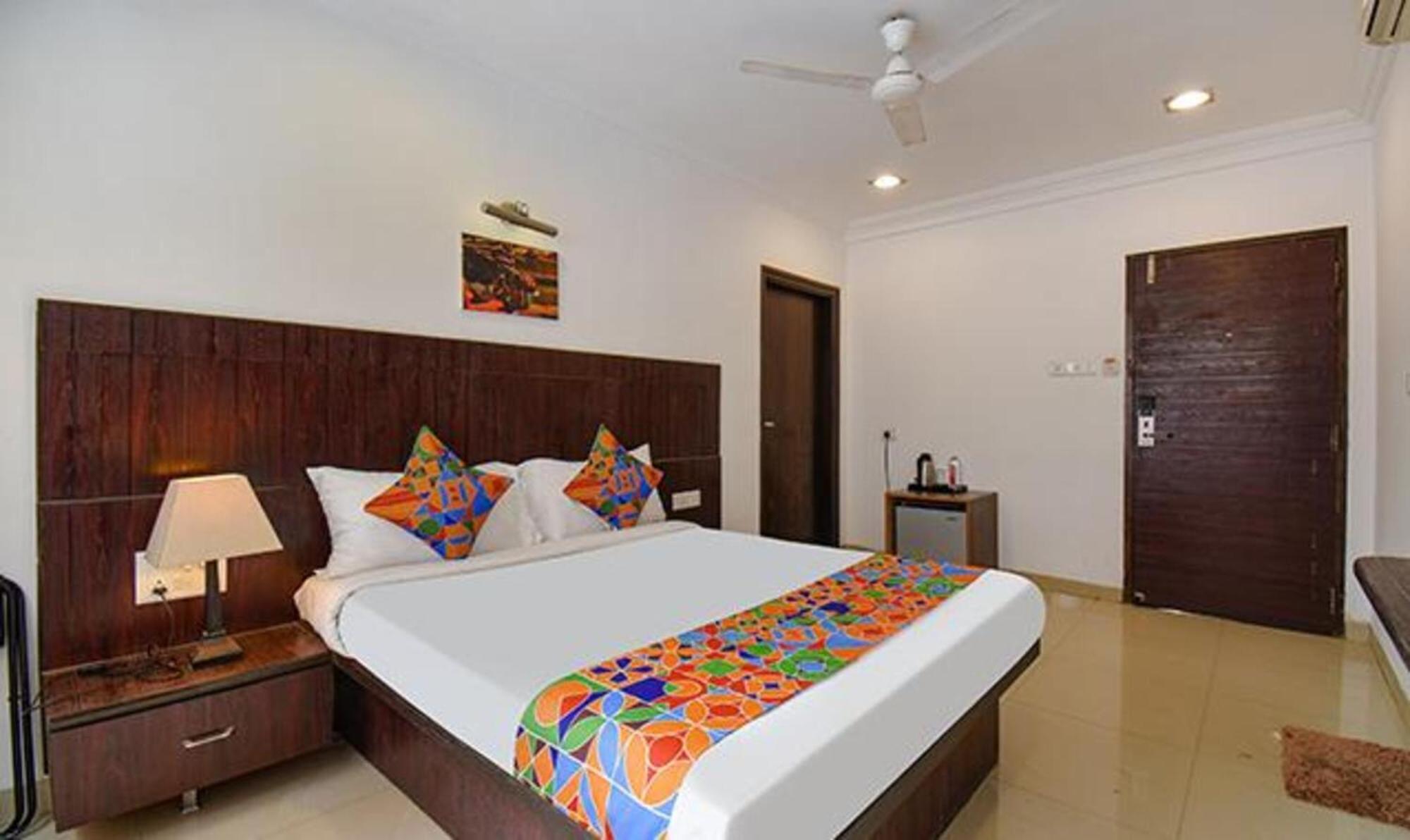 Hotel Shirdi Sai Wada Bagian luar foto