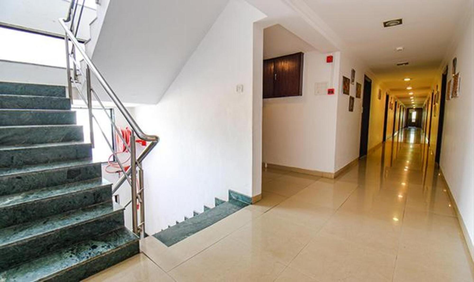 Hotel Shirdi Sai Wada Bagian luar foto