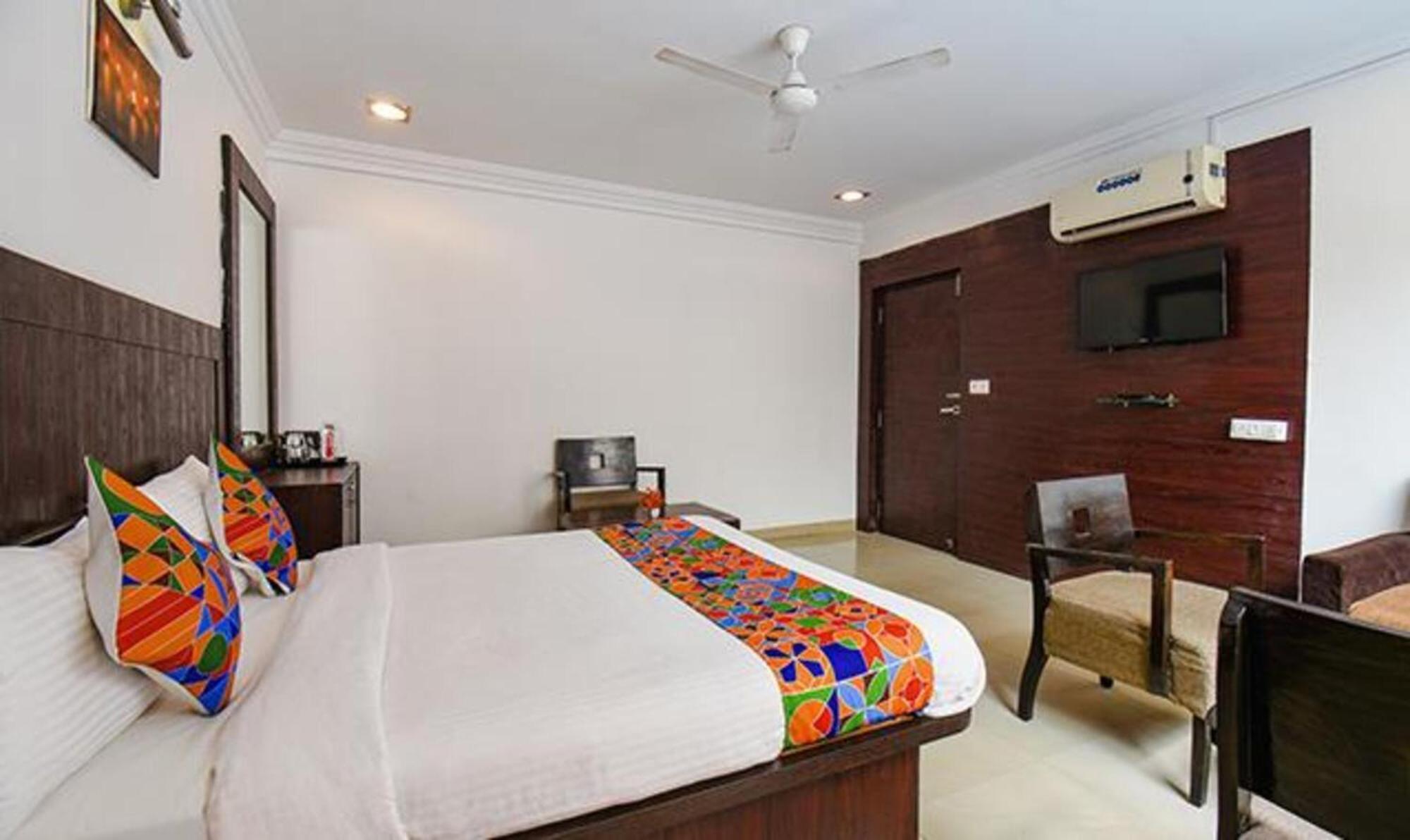 Hotel Shirdi Sai Wada Bagian luar foto
