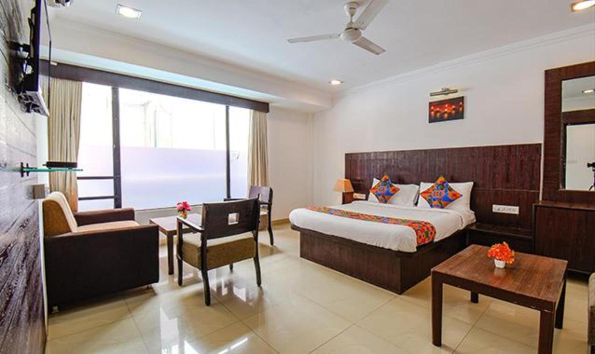Hotel Shirdi Sai Wada Bagian luar foto