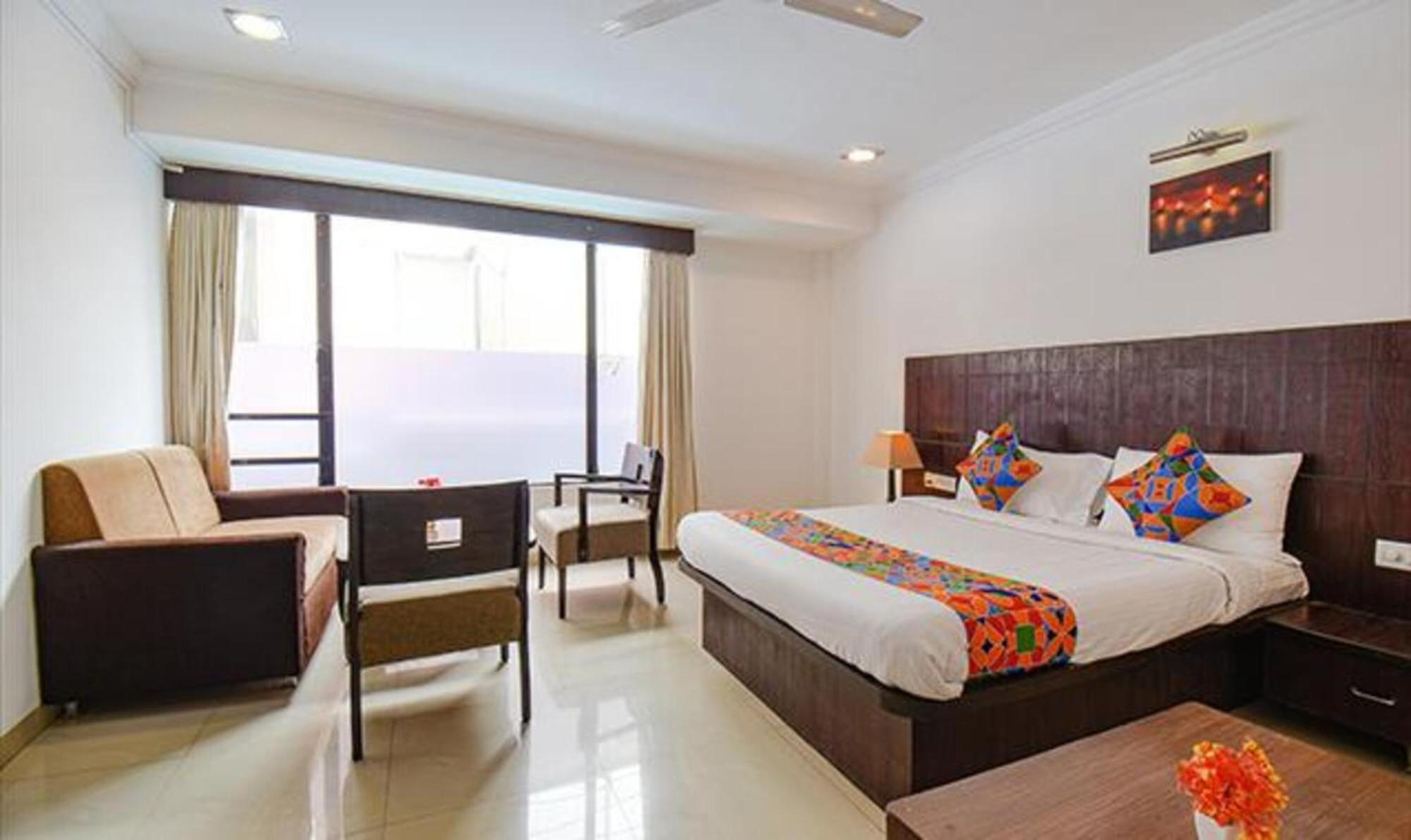 Hotel Shirdi Sai Wada Bagian luar foto