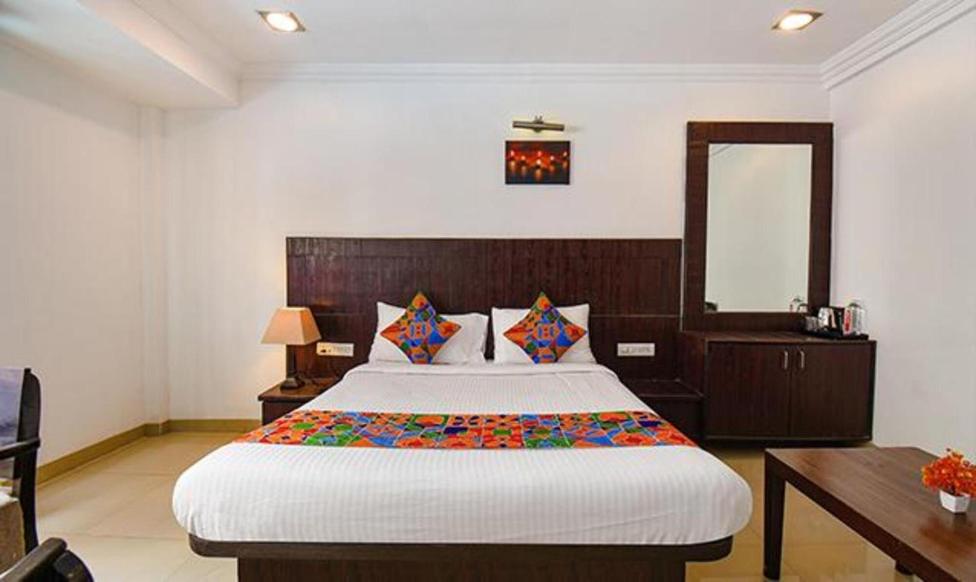 Hotel Shirdi Sai Wada Bagian luar foto