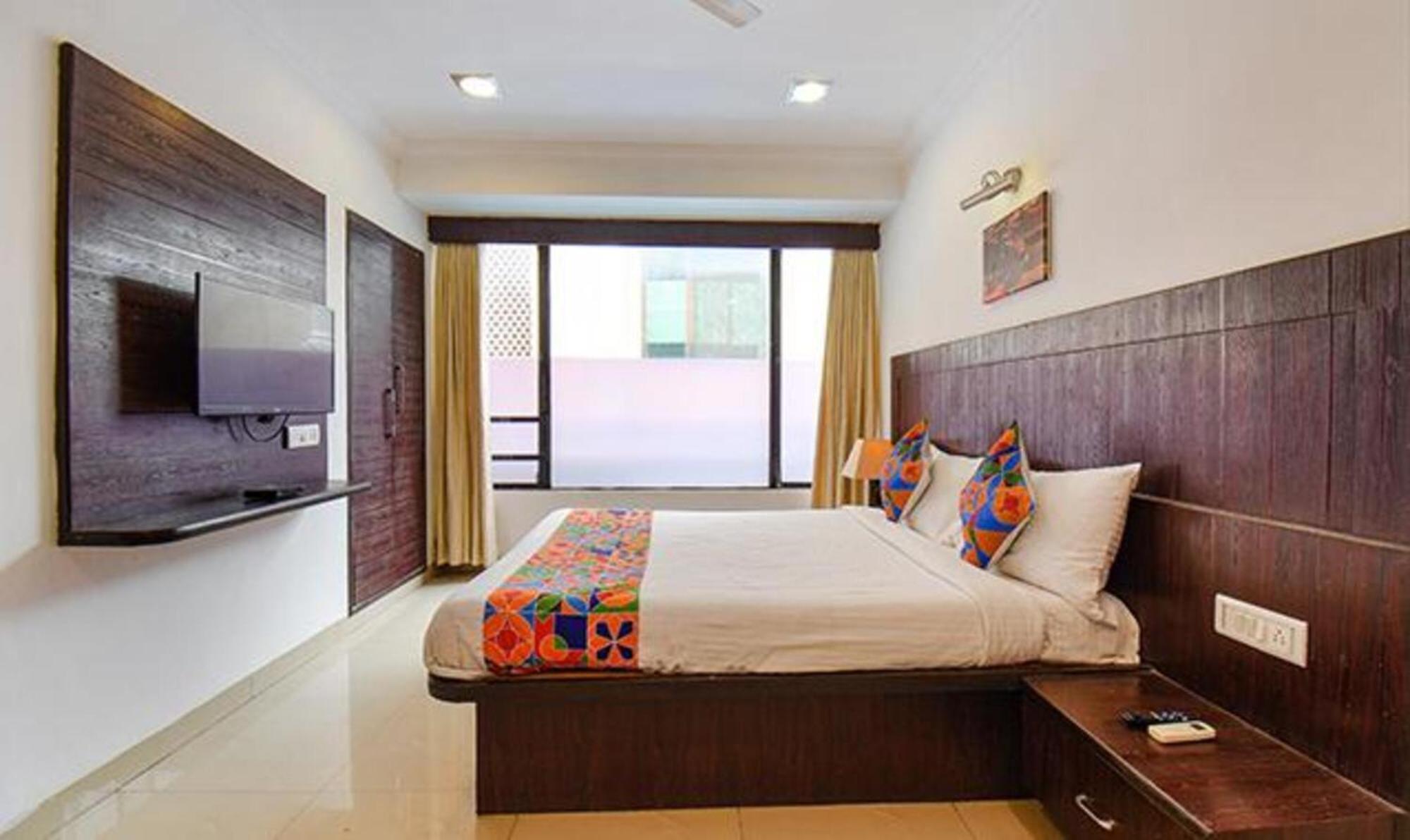 Hotel Shirdi Sai Wada Bagian luar foto