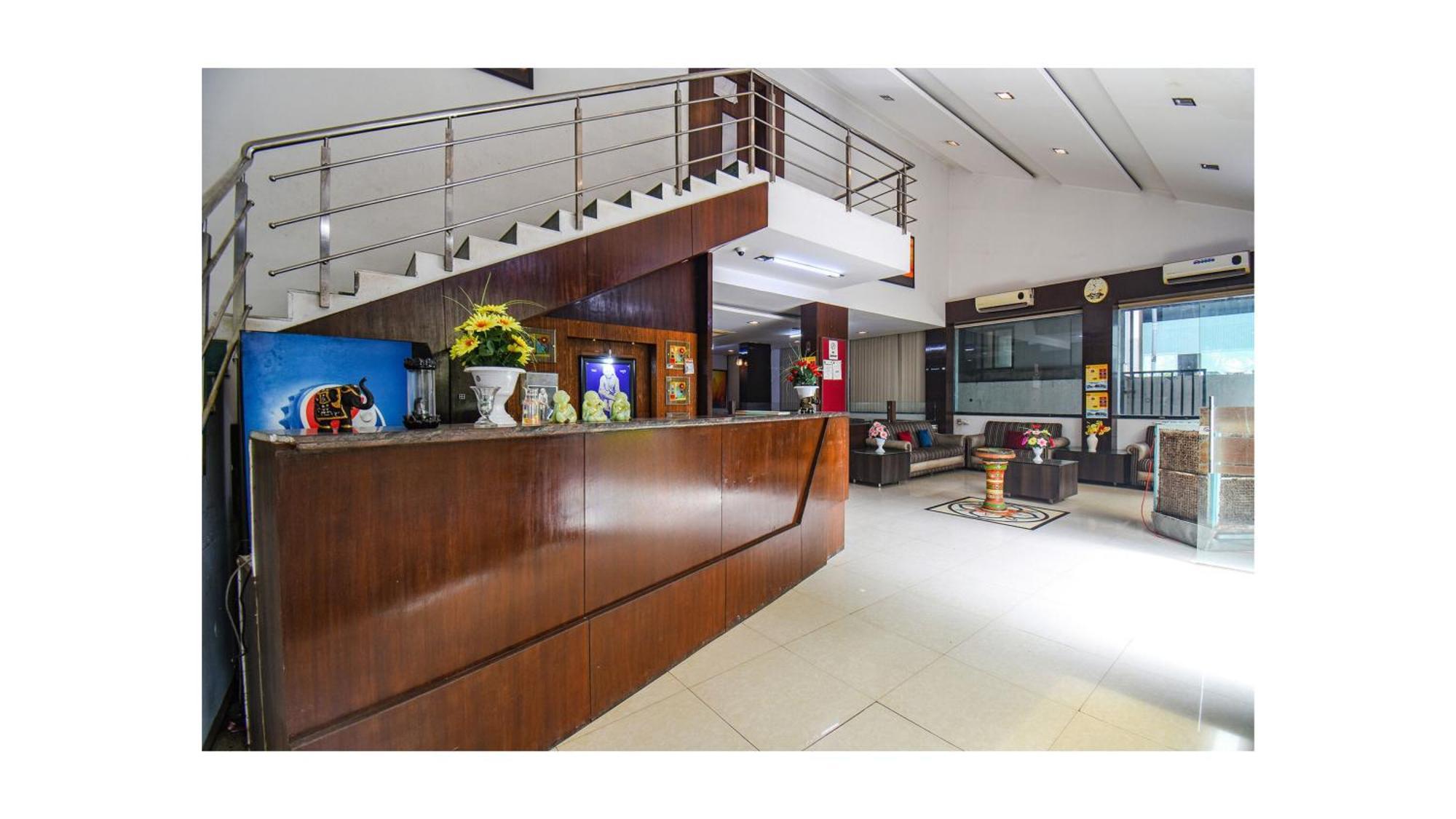 Hotel Shirdi Sai Wada Bagian luar foto