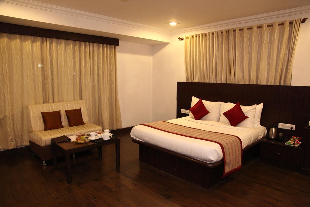 Hotel Shirdi Sai Wada Bagian luar foto