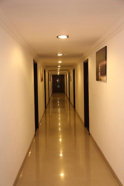 Hotel Shirdi Sai Wada Bagian luar foto