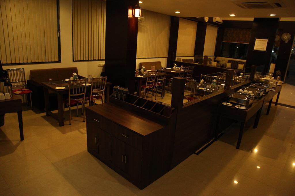 Hotel Shirdi Sai Wada Bagian luar foto
