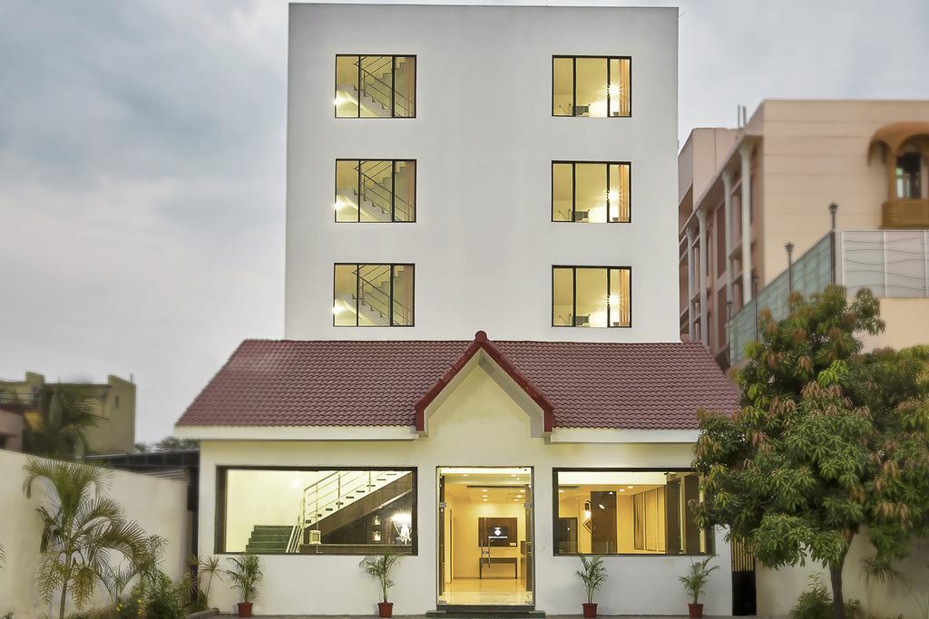Hotel Shirdi Sai Wada Bagian luar foto