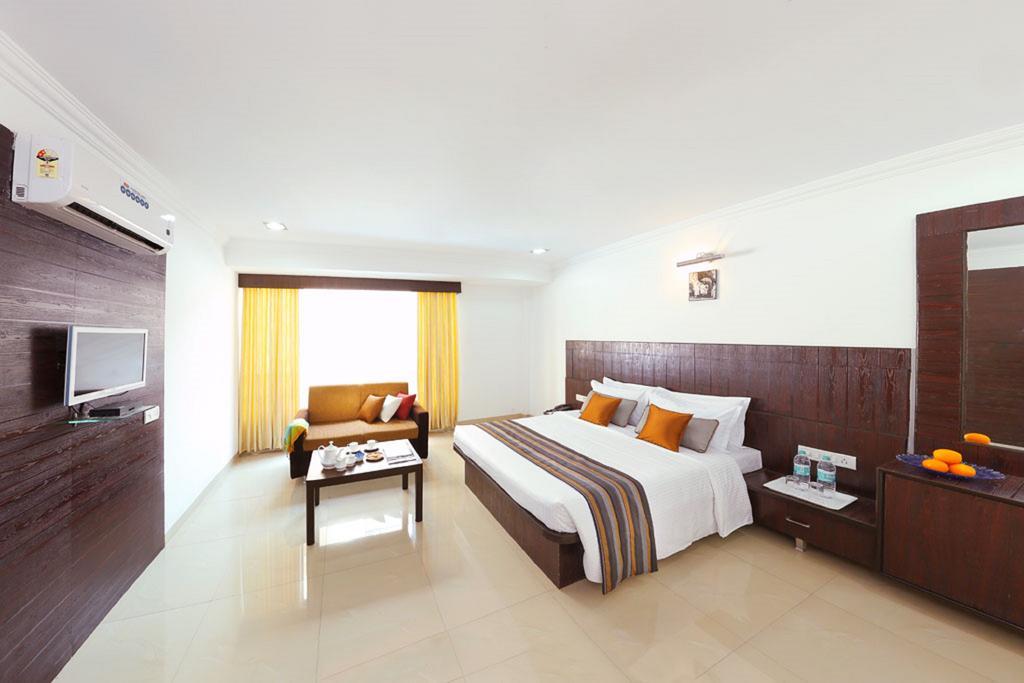 Hotel Shirdi Sai Wada Bagian luar foto