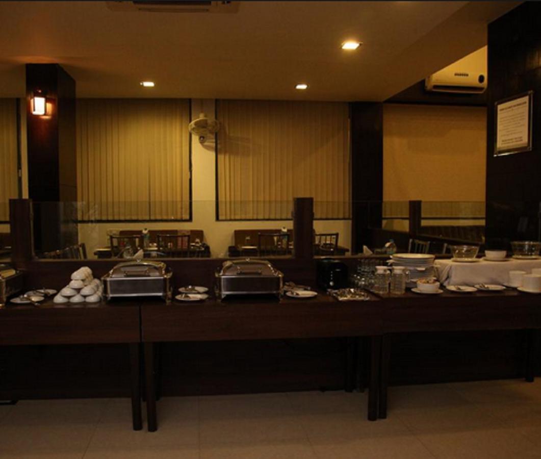 Hotel Shirdi Sai Wada Bagian luar foto