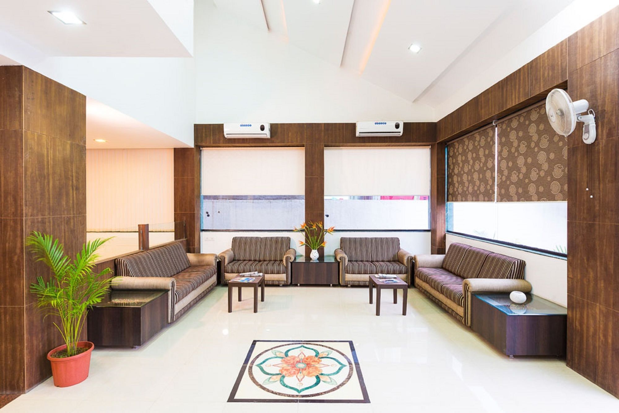 Hotel Shirdi Sai Wada Bagian luar foto